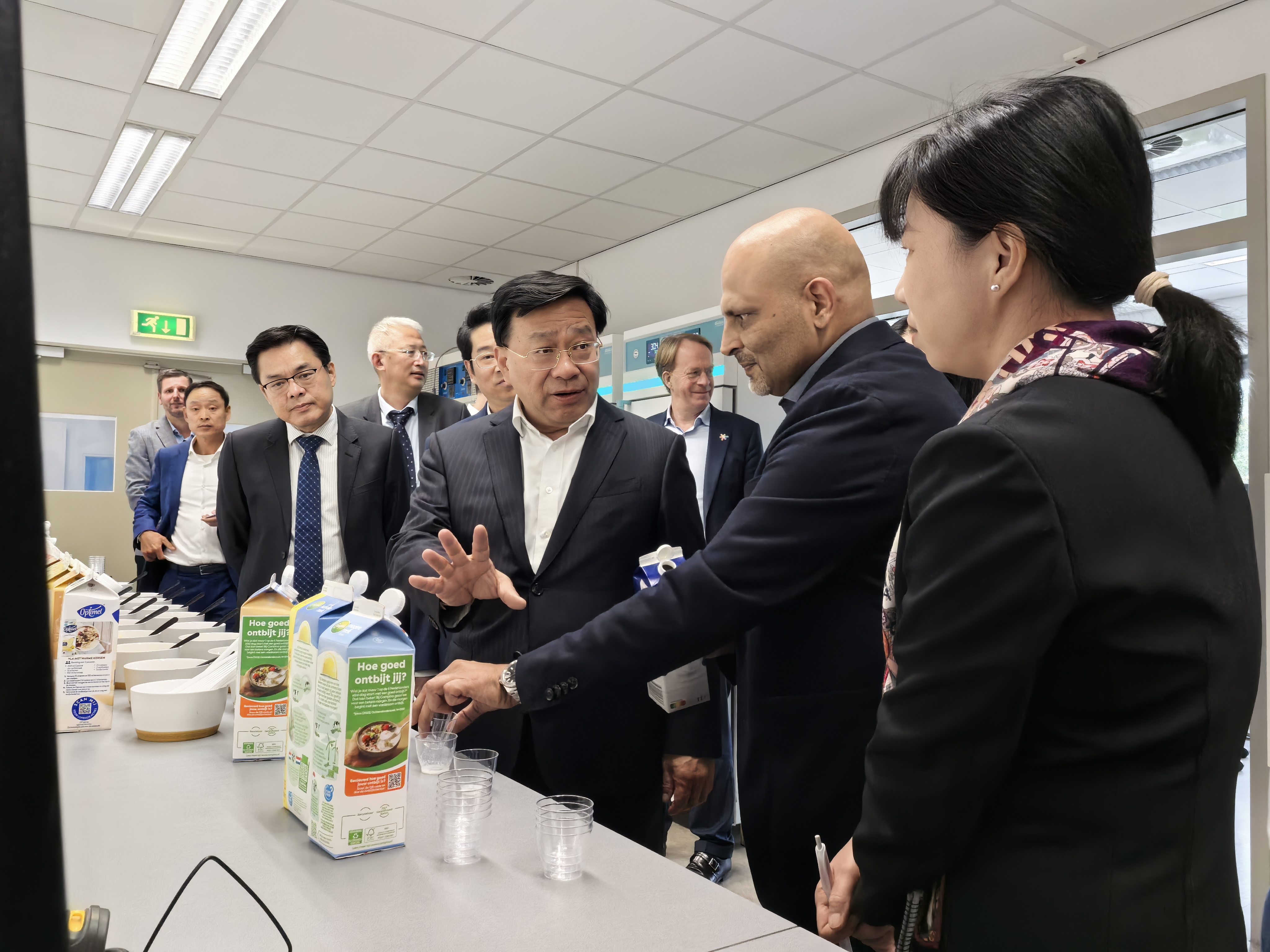 20251015 韩俊会见荷兰农业、渔业、粮食安全及自然部部长伟尔司马-2.jpg