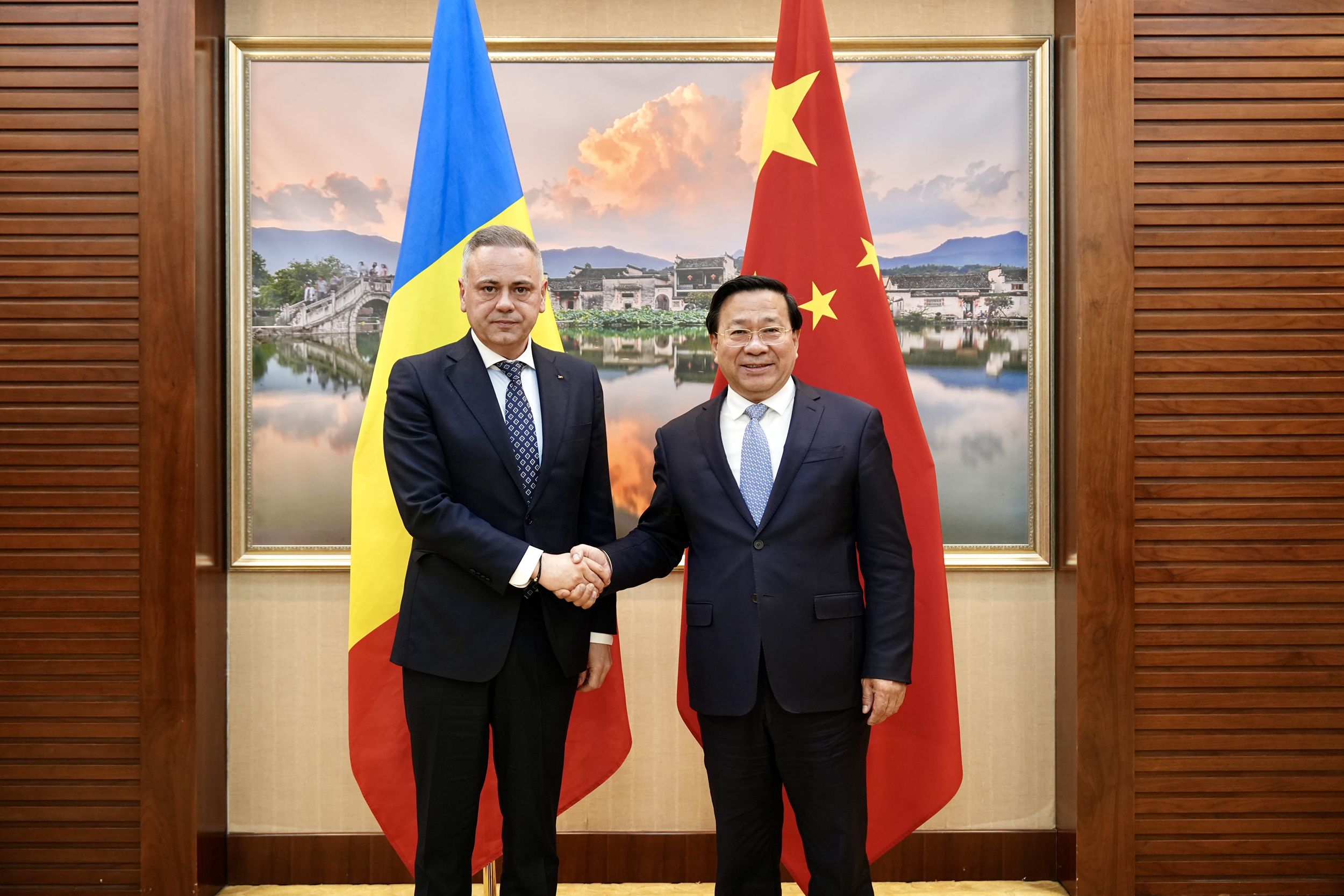 20260318 韩俊会见罗马尼亚农业和农村发展部部长弗洛林·巴尔布-0.jpg