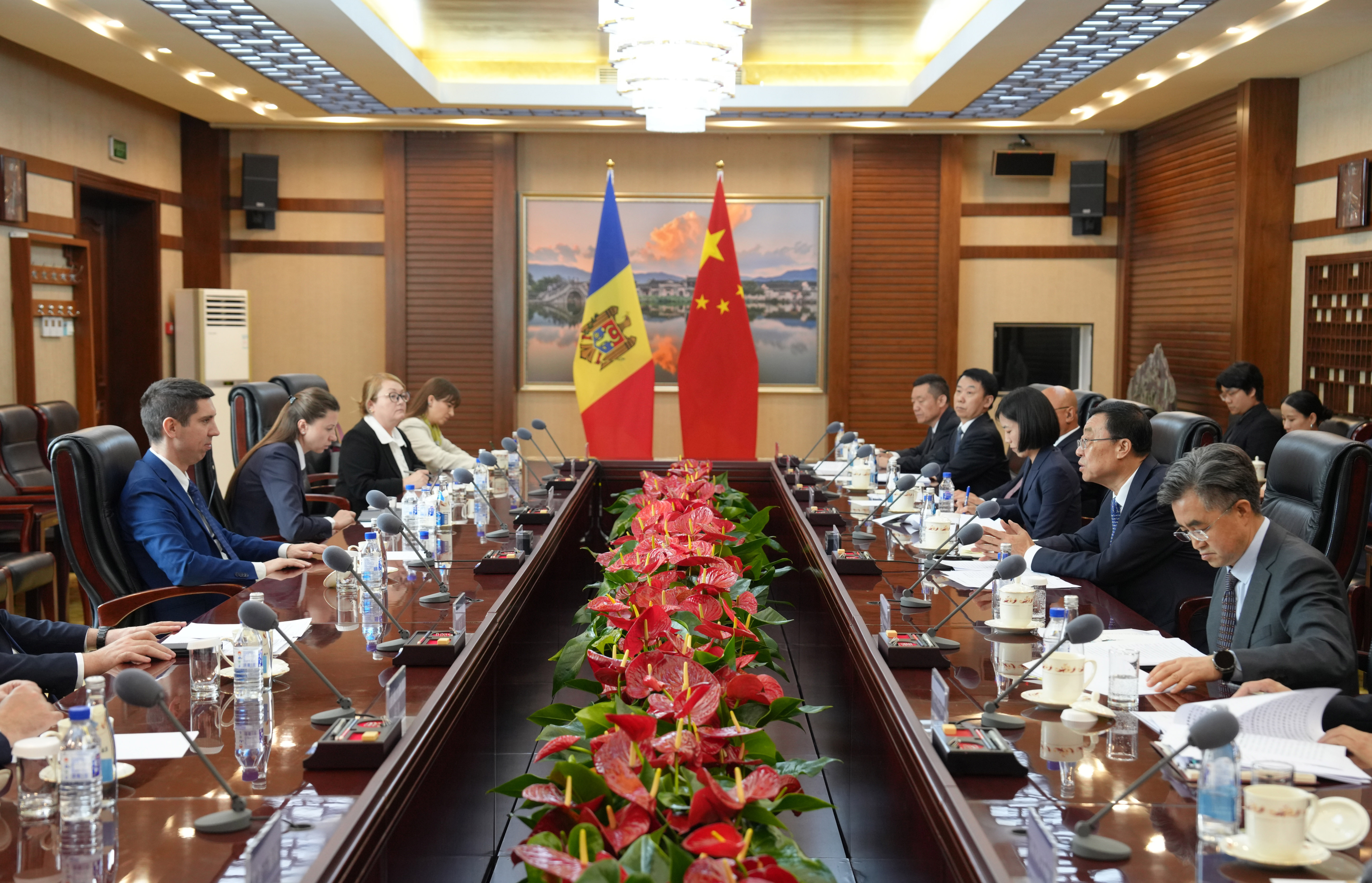 20260522 张柱会见摩尔多瓦副总理兼外长波普绍伊.jpg