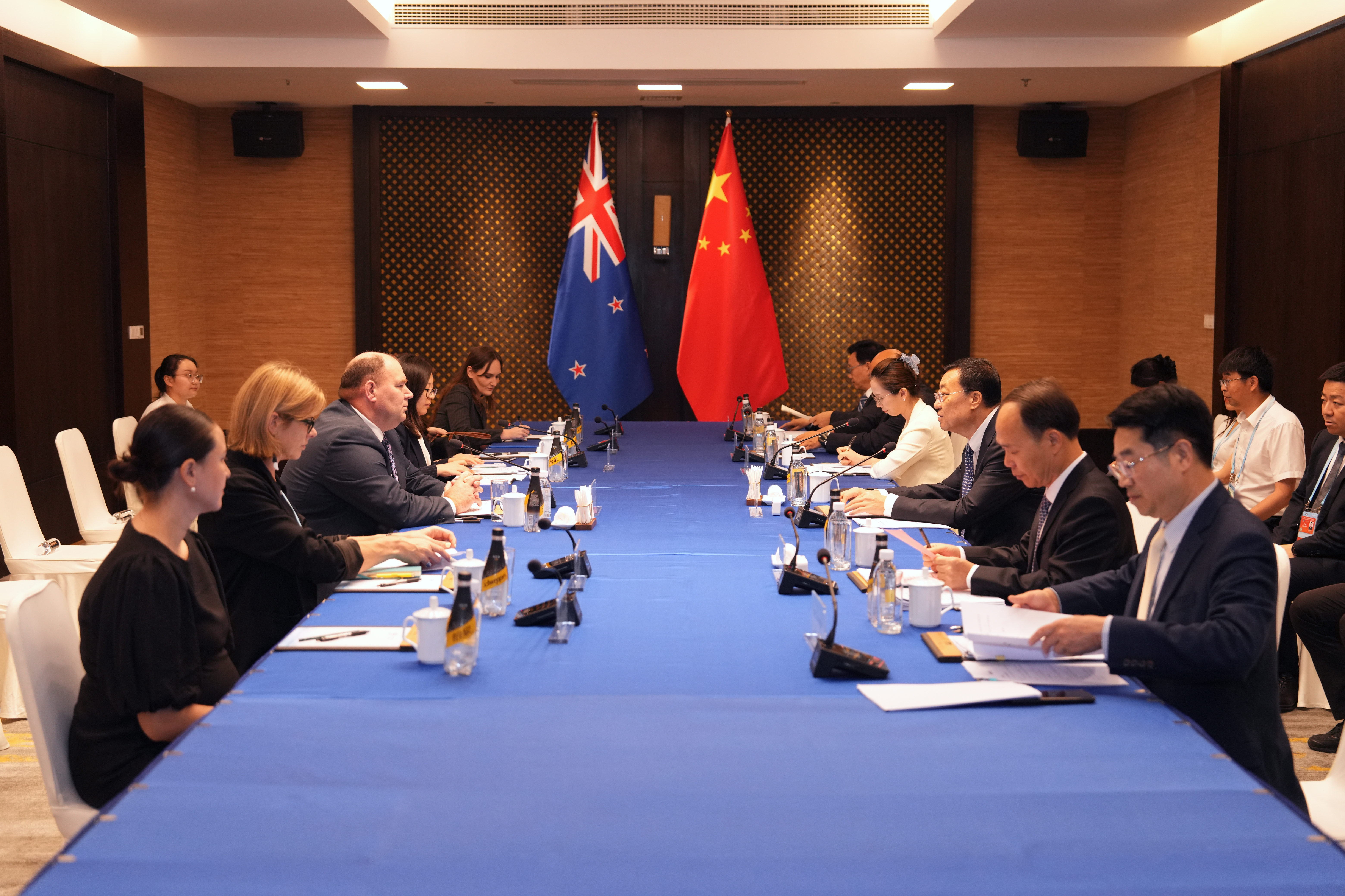20260824 张柱分别会见越南农业与环境部部长-1.jpg