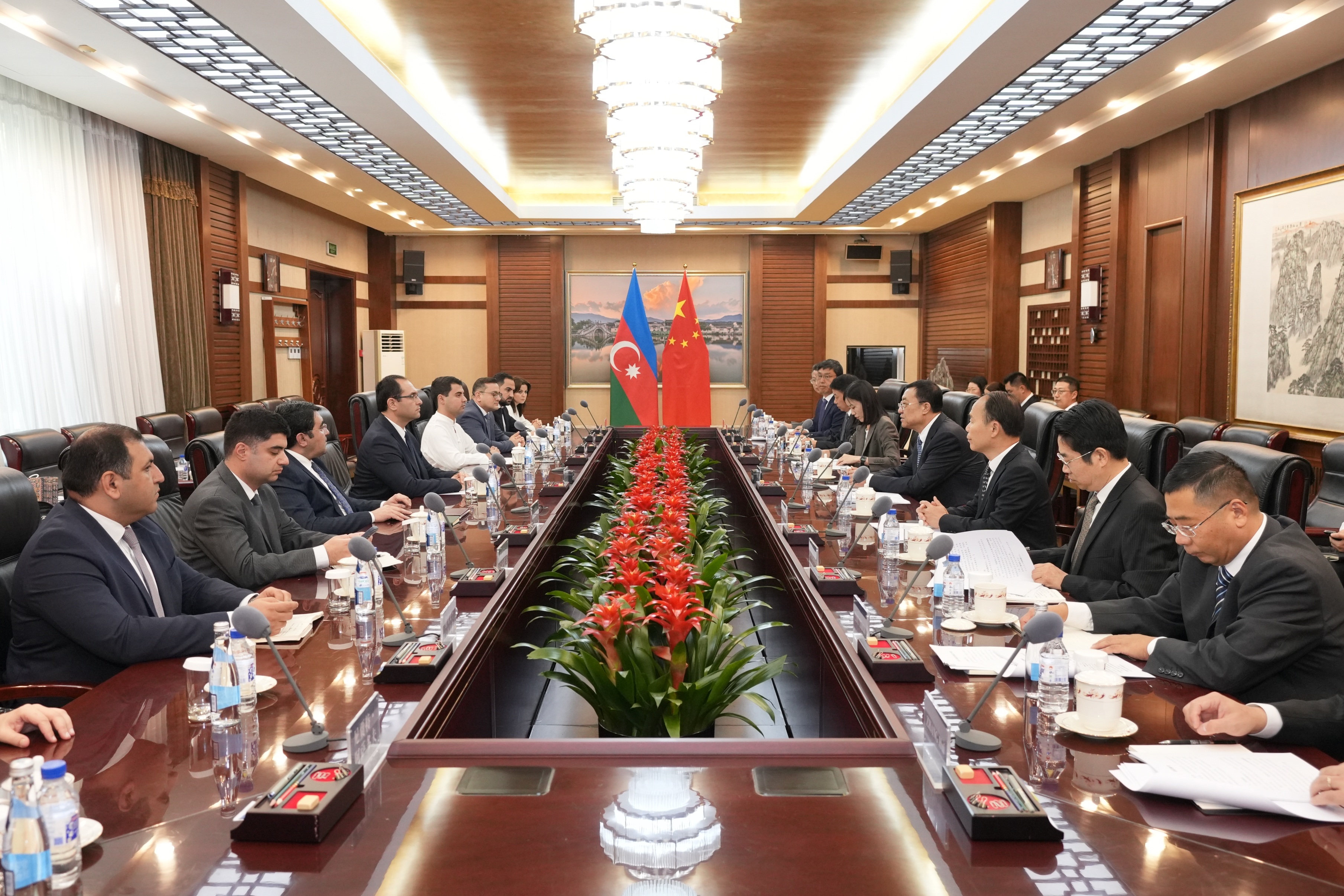 20261010 张柱会见阿塞拜疆农业部部长马马多夫.jpg